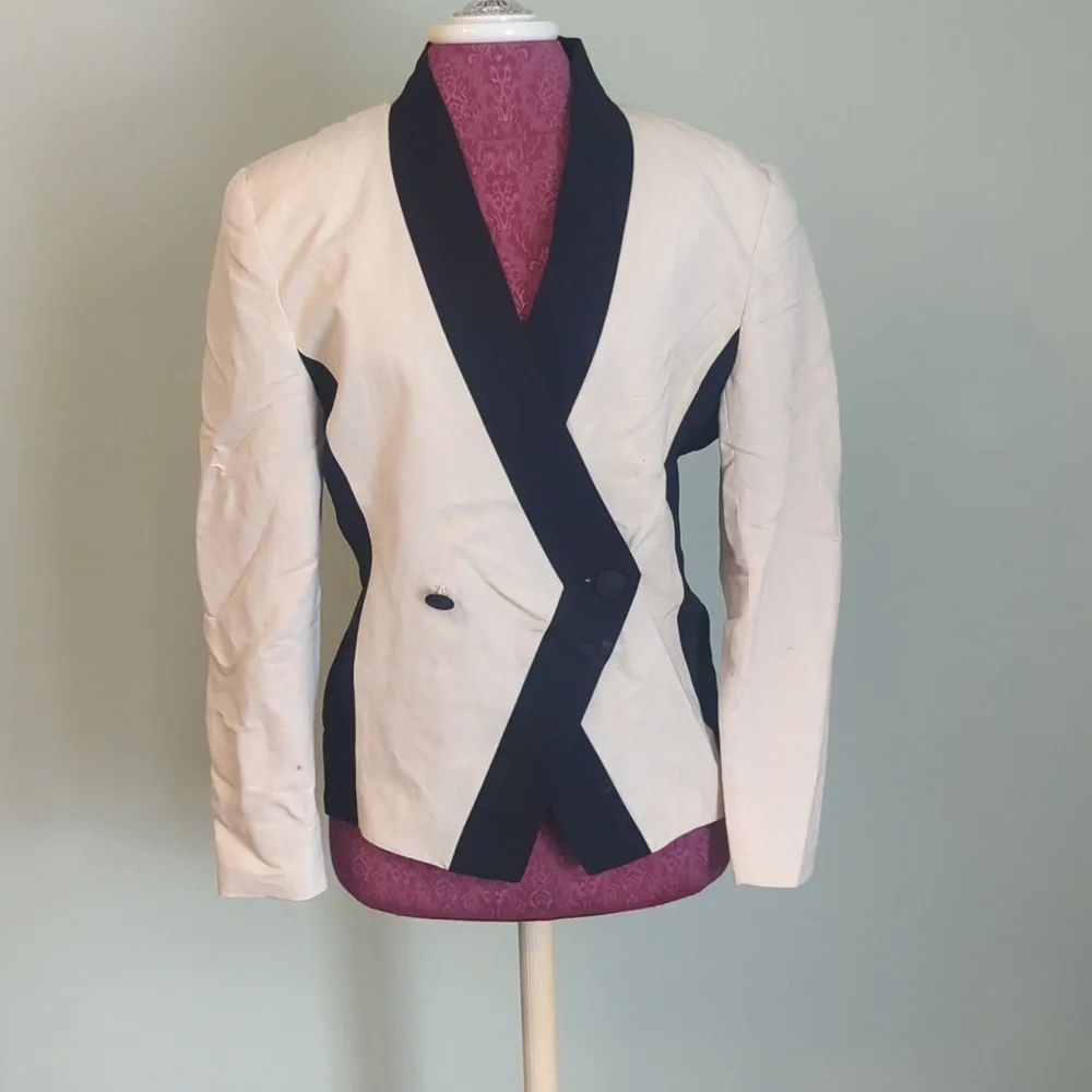 Mondi Black and Cream‎ Geometric Skirt Suit, EU 36